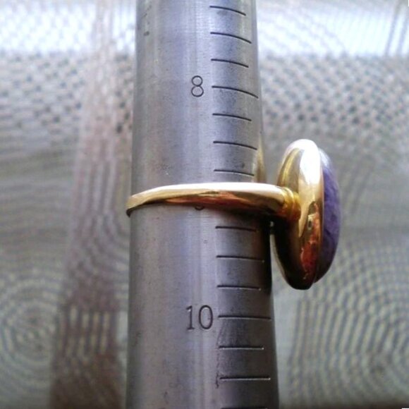 Vintage Solid 18K 750 Yellow Gold Russian Purple Violet Charoite Cabochon Ring - Picture 12 of 12